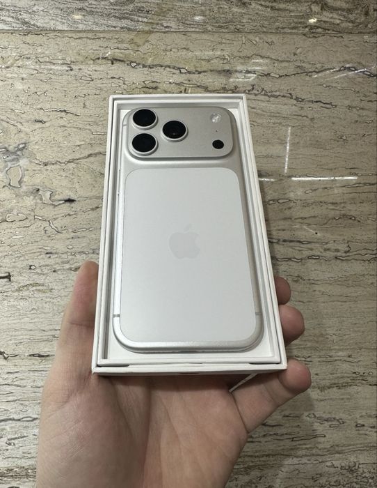 Продам 17 про 256