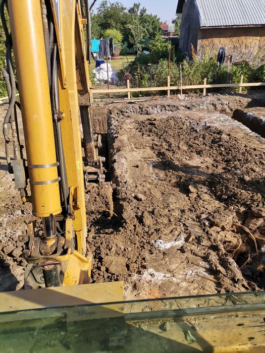 Închiriez buldoexcavator