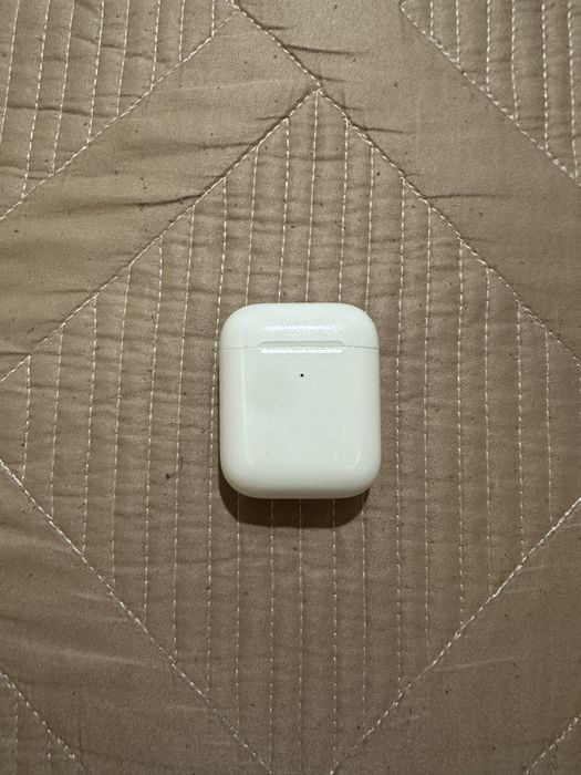 Продам Airpods 2 с правым ухом.