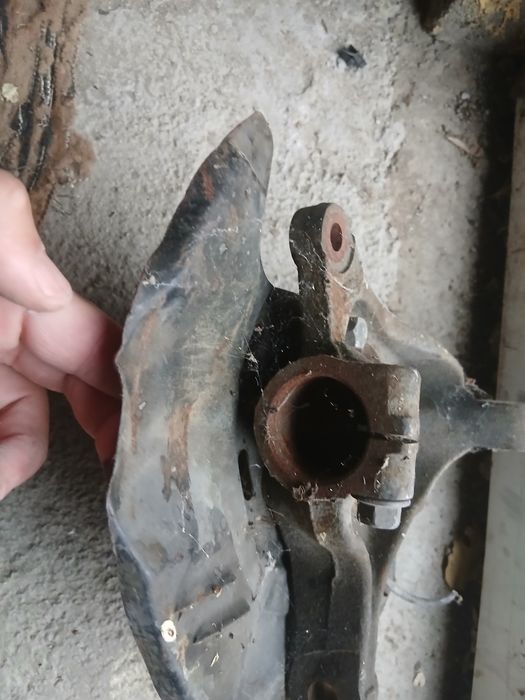 Сапфа перед левый субару аутбэк 2005год