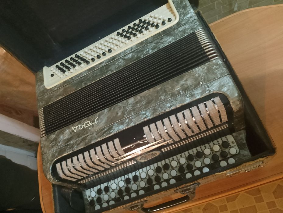 Продам баяны,в идеале!