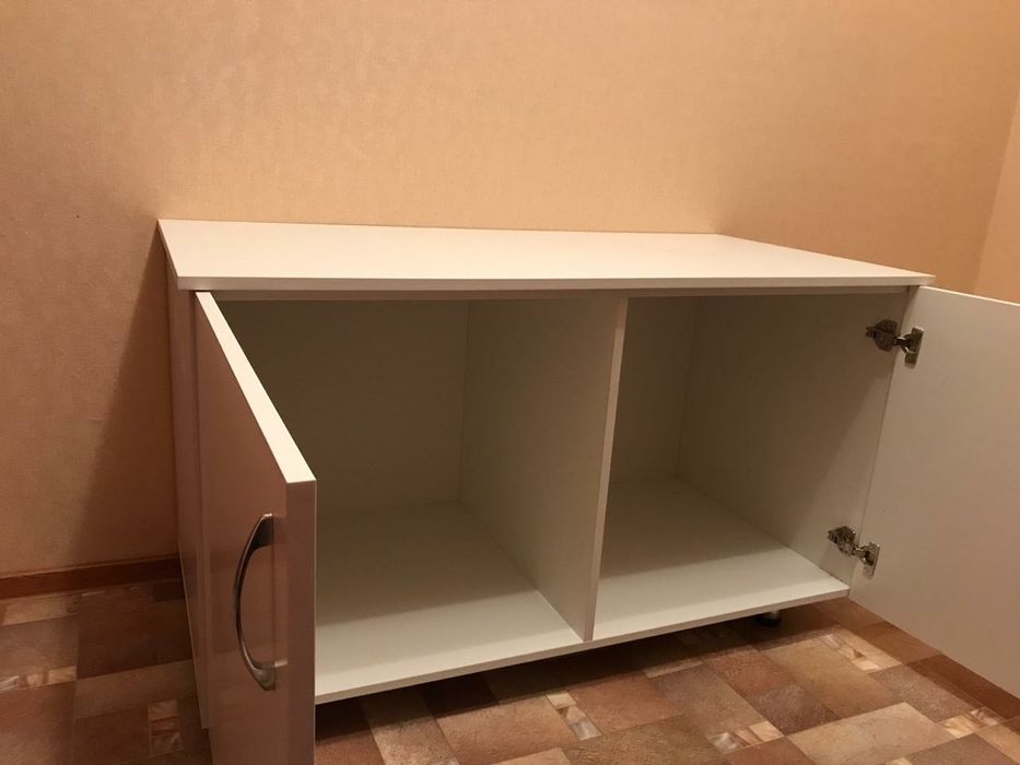 Шкаф большой, белый