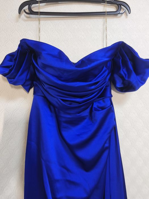 Вечернее платье синего цвета