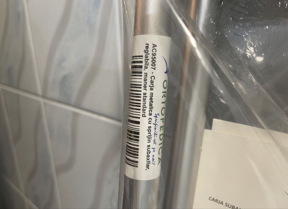 Carje metalice cu sprijin subaxilar reglabile si usoare