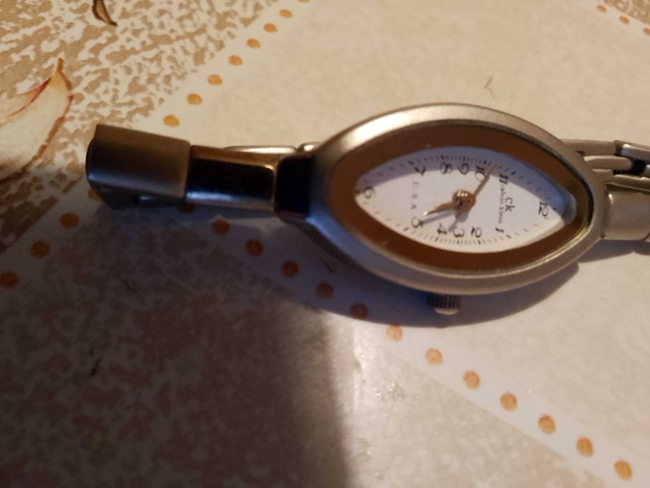 Продавам дамски часовник СК