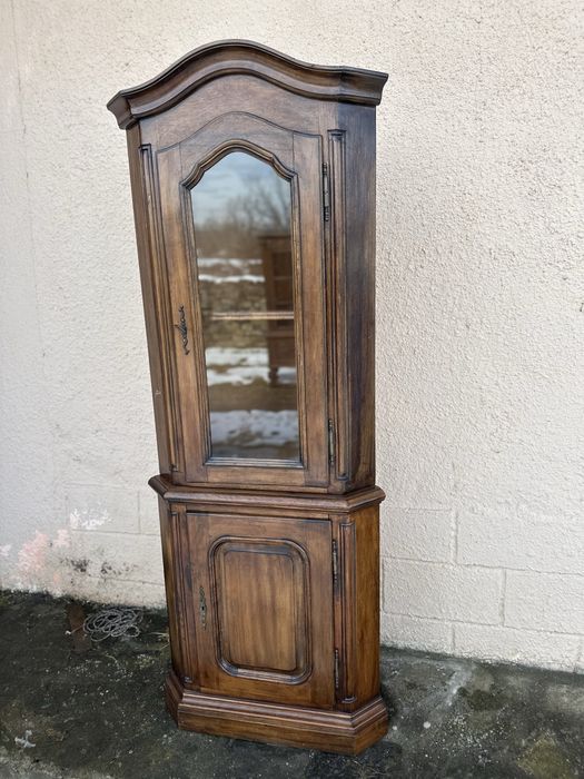 Ретро ъглова витрина  с шкаф