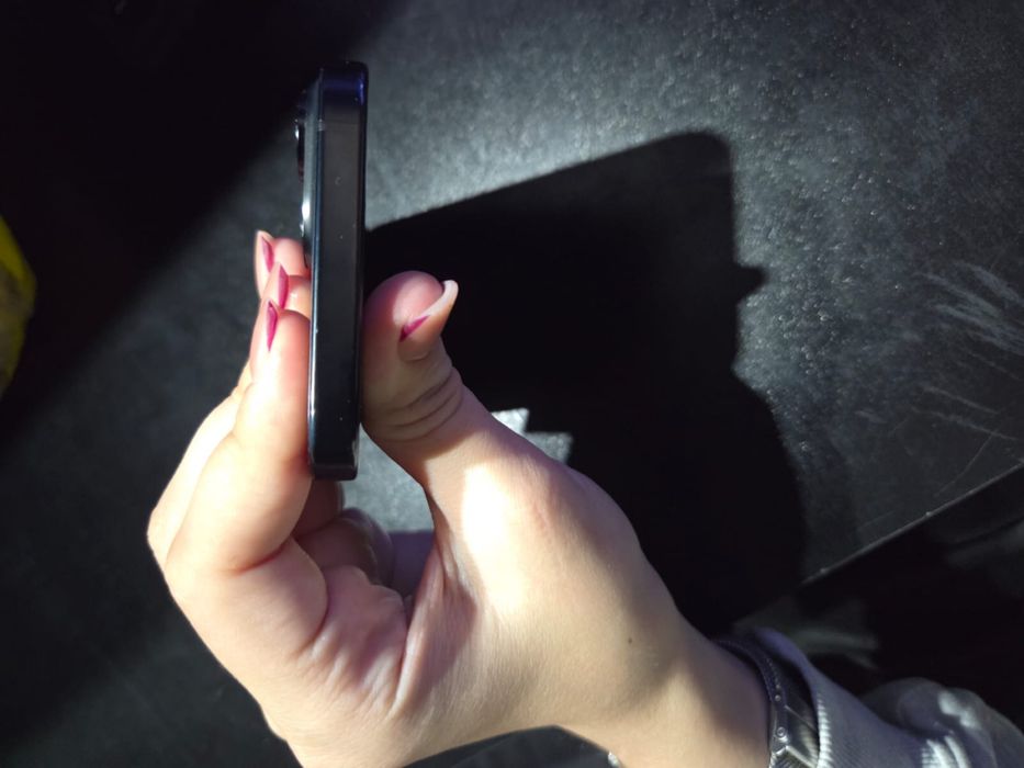 Iphone 15 с документами