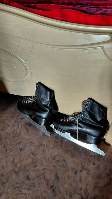 Коньки фигурнные, ботинок из кожи