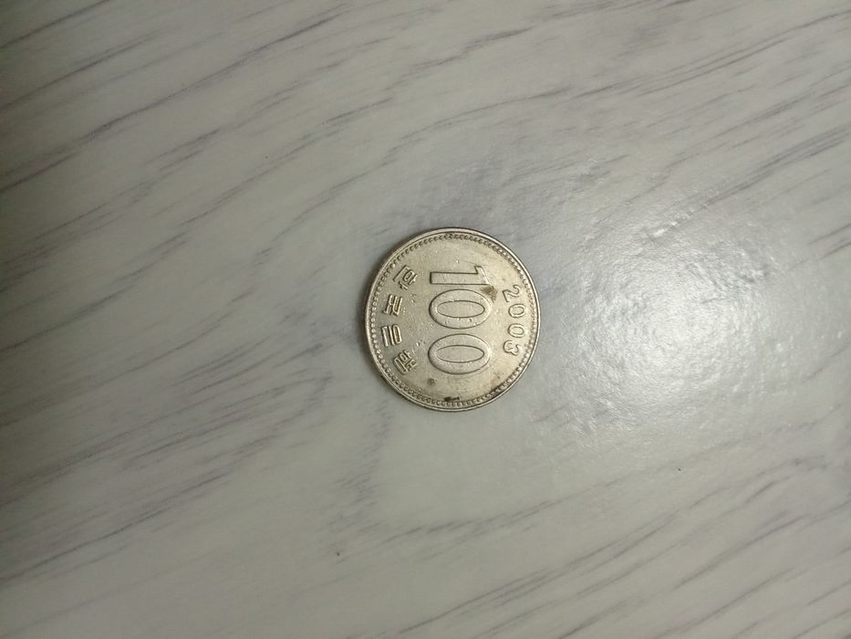 Прадаю 100 юань.