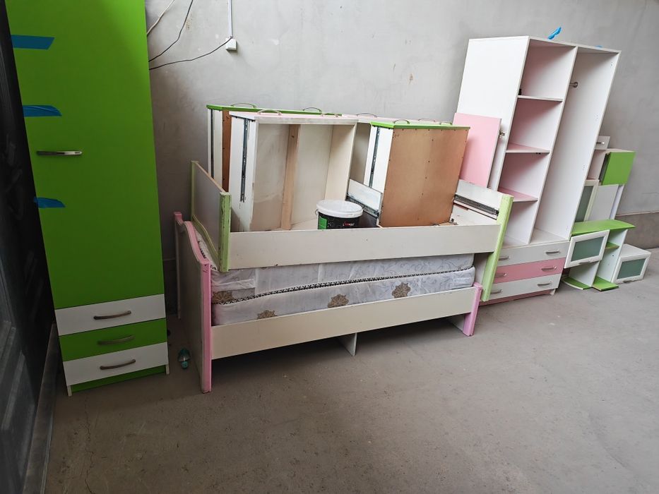 Detskiy mebil sotiladi