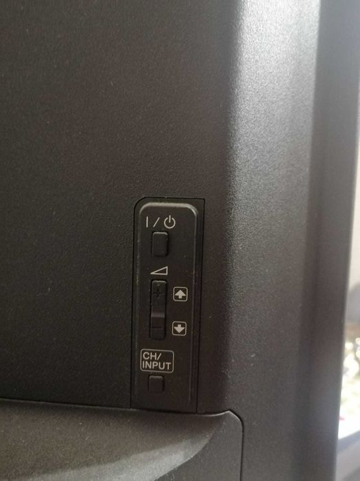 Продам телевизор SONY вместе с кронштейном