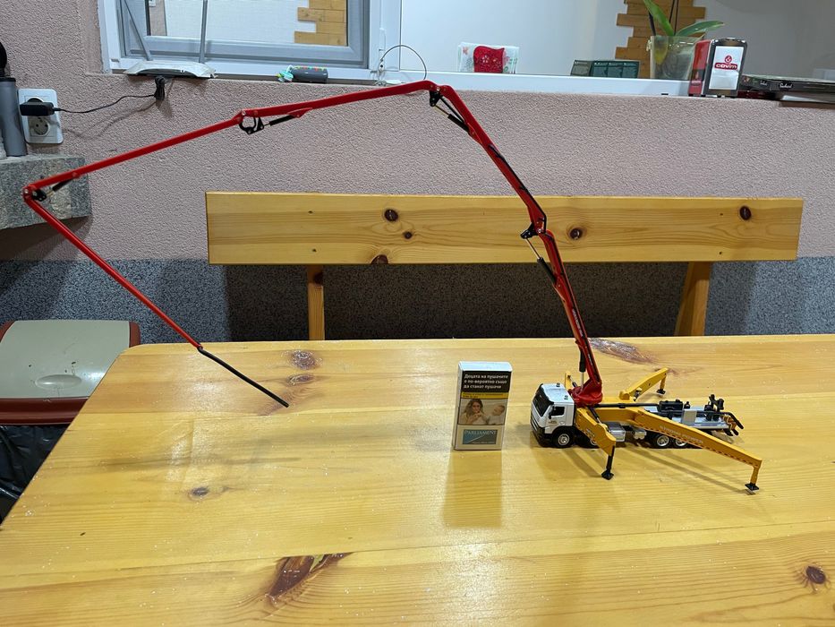 Метални бетон помпи макети 1:50