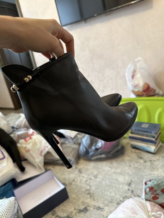 Кожаные ботильоны 37 размер