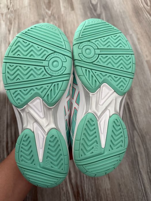 Нови детски обувки Asics