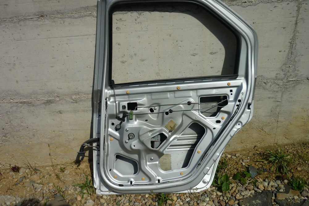 Usa Dacia Logan 1 dreapta spate