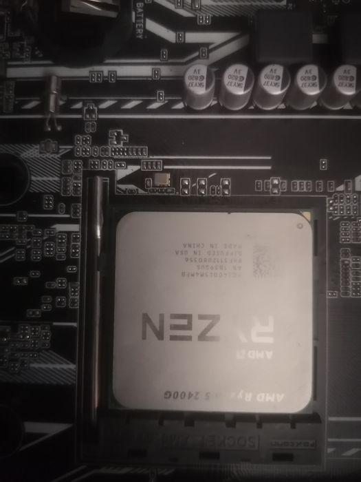 Kit Cpu ryzen 5 2400g (grafica integrata), Asus prime A320M-K 16gb ddr4 2400 +cooler amd AMD Wraith Stealth