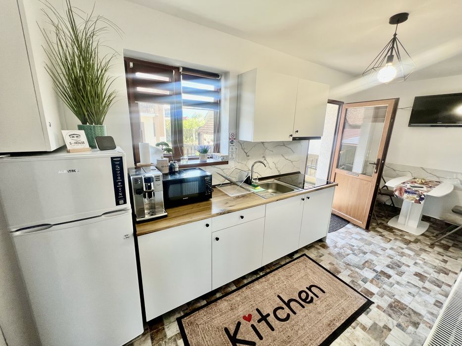 Cazare Avrig S-HOUSE Apartament Spatios cu Terasă Privată si Parcare