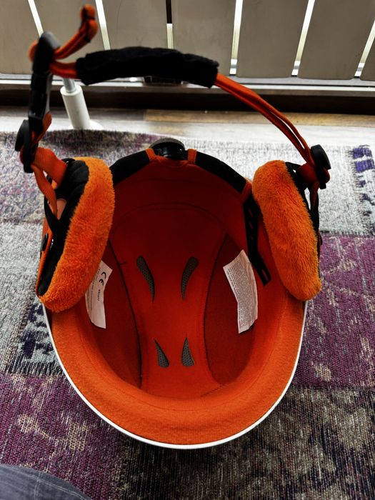 Горнолыжный шлем