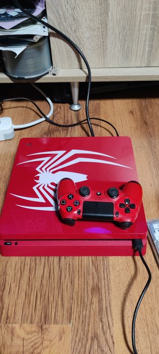PS4 slim spiderman