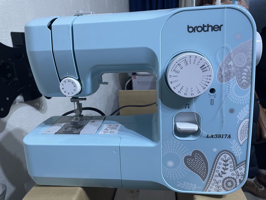 Продавам шевна машина Brother LX-3817A