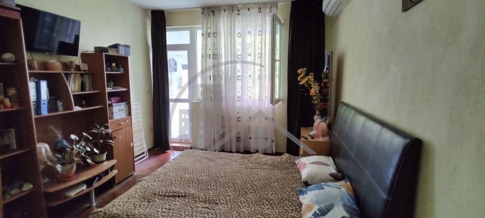 Продава се Многостаен апартамент в с. Тополи, Област Варна - 240 кв.м за 834 €/кв.м - Снимка #4