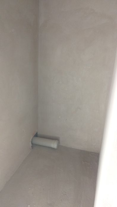 13 mikrorayondan 1 xonalik 3 etajda joylashgan karopka uy sotiladi