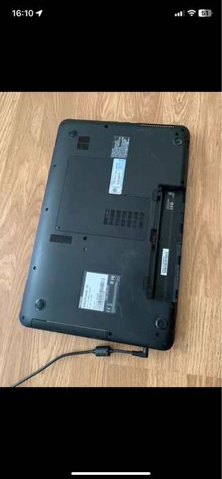 Laptop Toshiba display 17,3 inch,Windows,4gb ram functional cu incarca