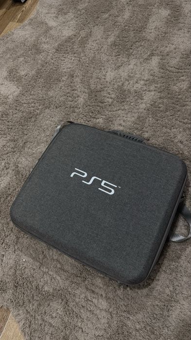 PS5 с 2 геймпадами