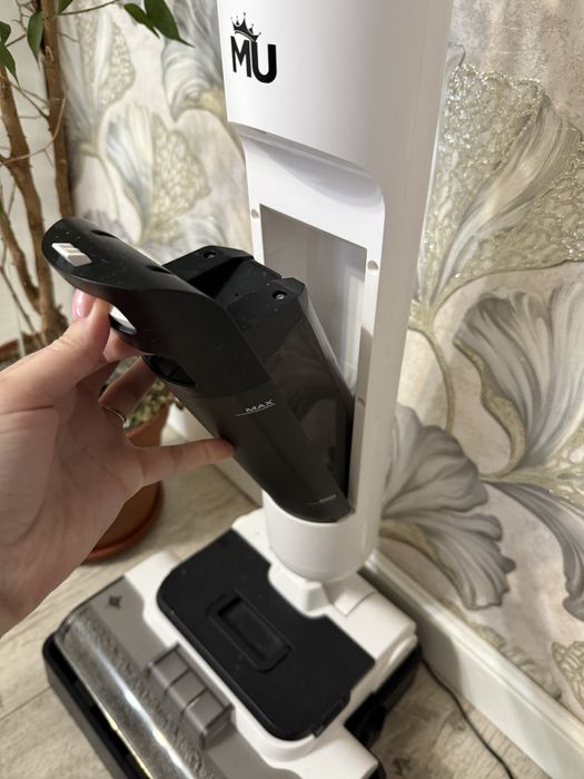 Моющий пылесос вертикальный продам