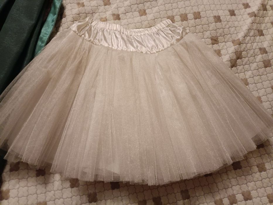 Платье нарядное для девочки, 8-9 лет