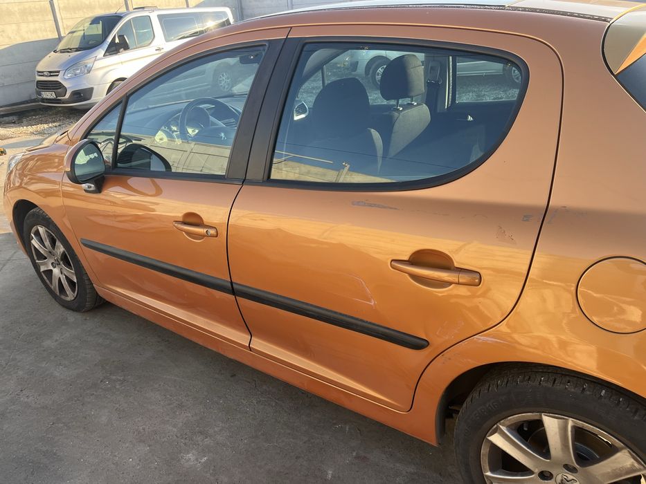 Dezmembrez Peugeot 207 1.6 diesel 2006-2010