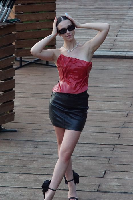 Corset Rosu lucrat manual