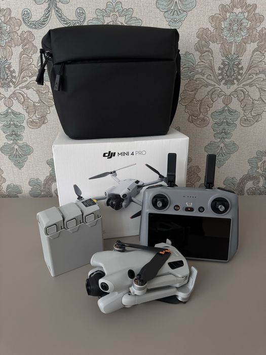 DJI Mini 4 Pro Fly More Combo + RC 2