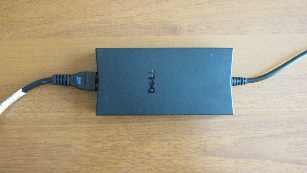 15.6 инча Dell с Intel i7,SSD,Full HD,подсветка