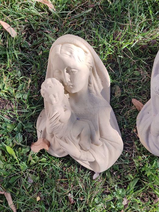 Бетонови фигурки с Богородица