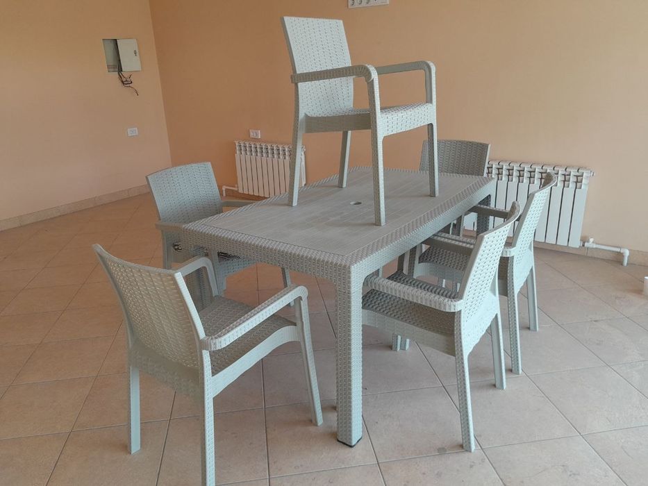 Стол стул комплект сотилади