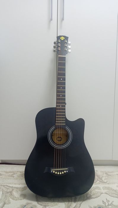 Акустическая гитара