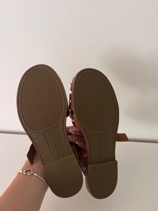 Кожени сандали Guess