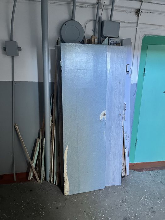 Бесплатно двери, дрова.