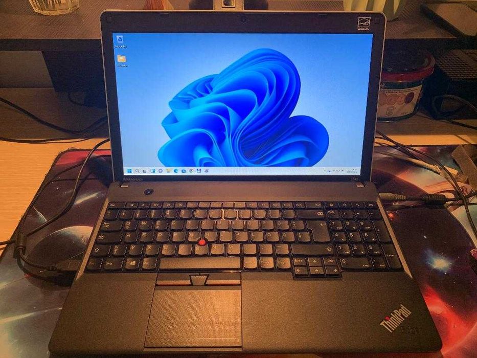 Vand laptop Lenovo ThinkPad E535 Edge.