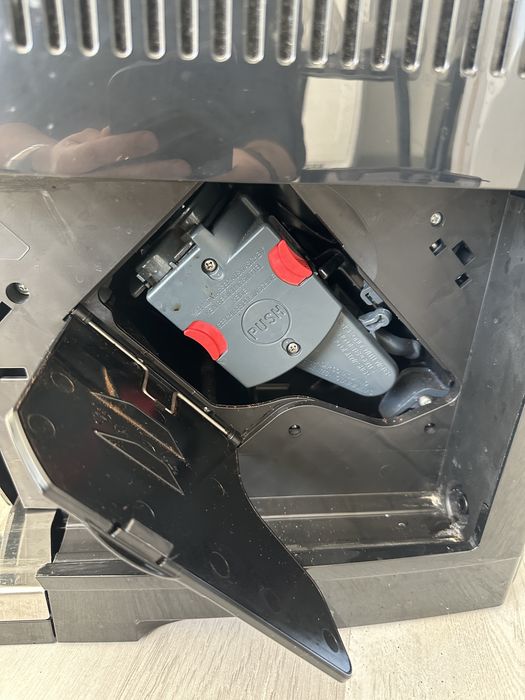 Продавам кафемашина Delonghi