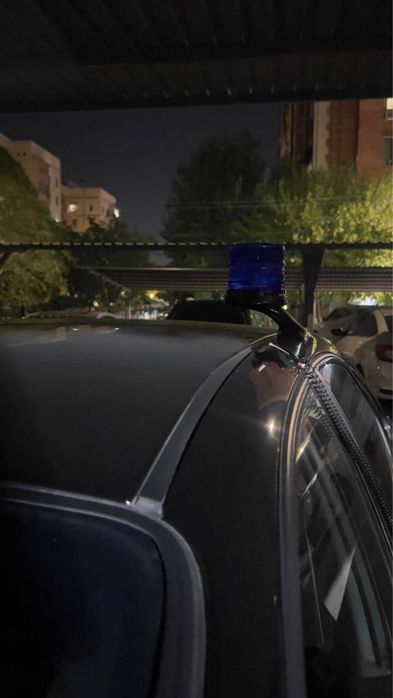 Мигалка на кранштейне магнит  оперотивная AMR