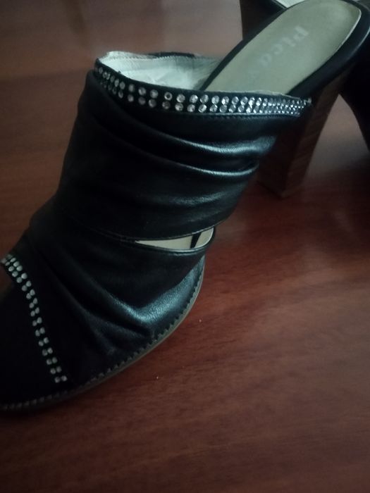 Женские босоножки