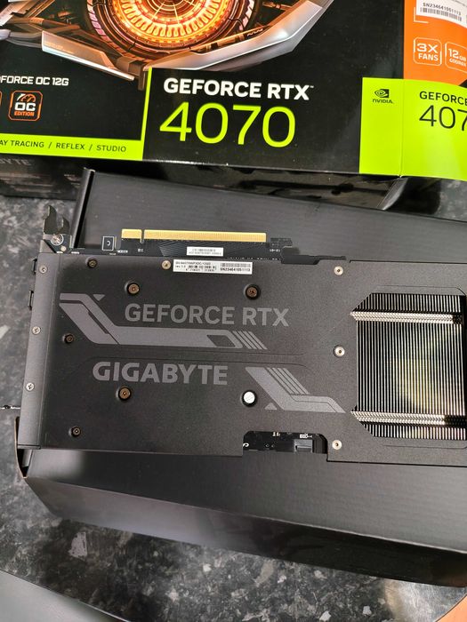 Продам Видеокарта GIGABYTE GeForce RTX 4070 WINDFORCE OC 12G
