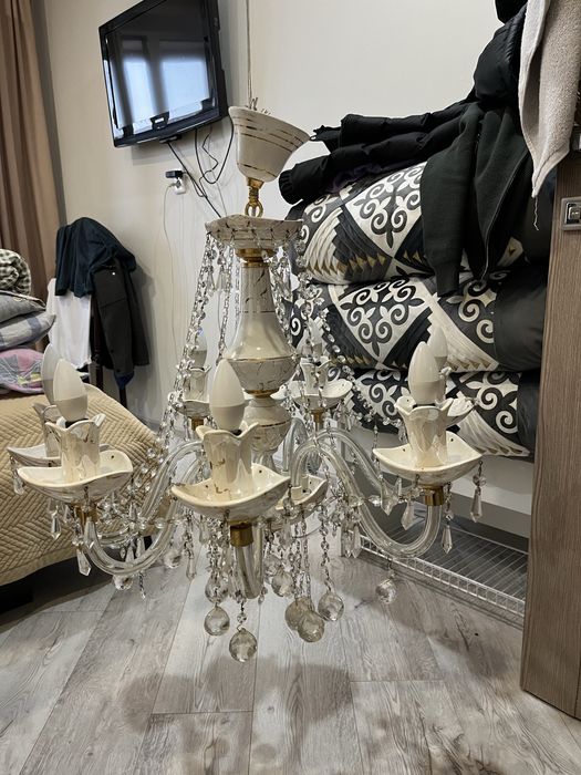 Продам большую люстру