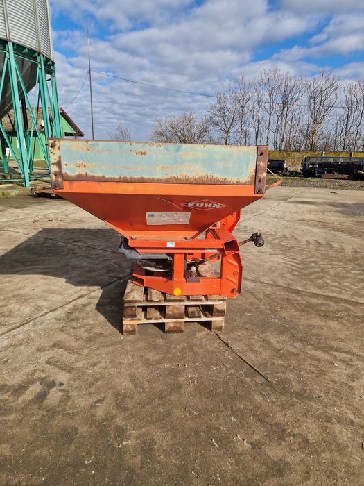 Distribuitor ingrasaminte Kuhn MDS 735
