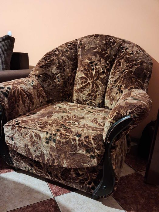 Един диван и два фотьойла