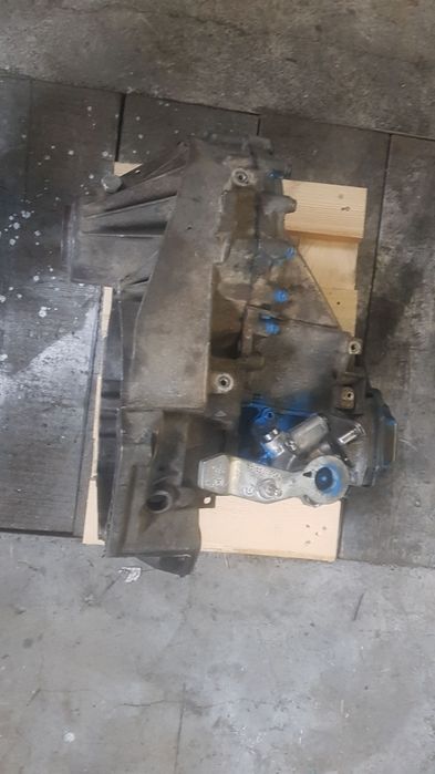 Vand cutie viteze T5 1.9 în stare impecabila de funcționare