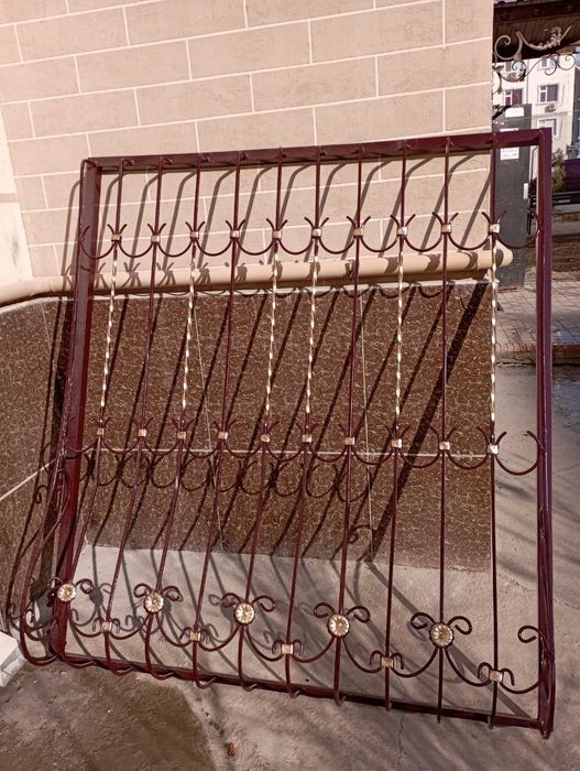 Temir eshiklar va panharalar