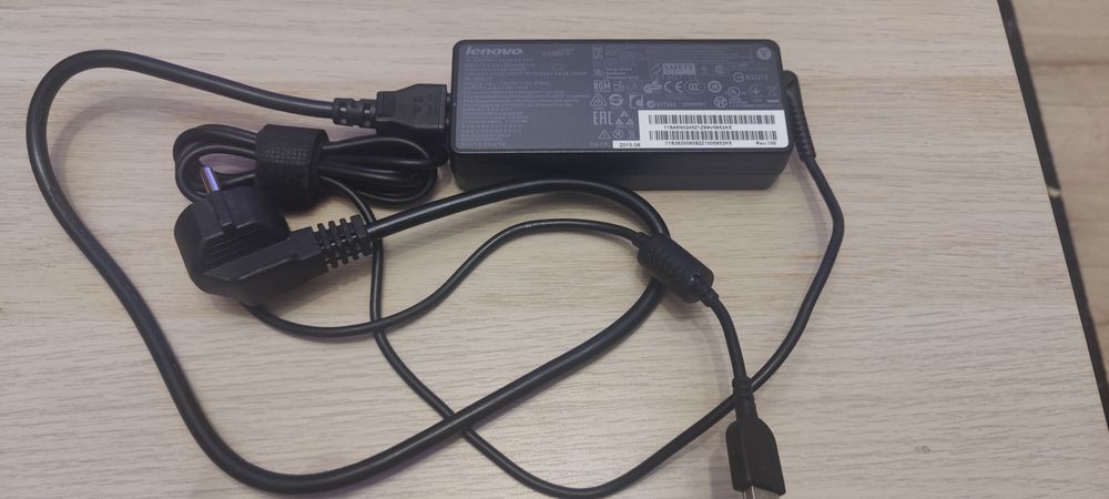 Захранващи адаптери за лаптопи